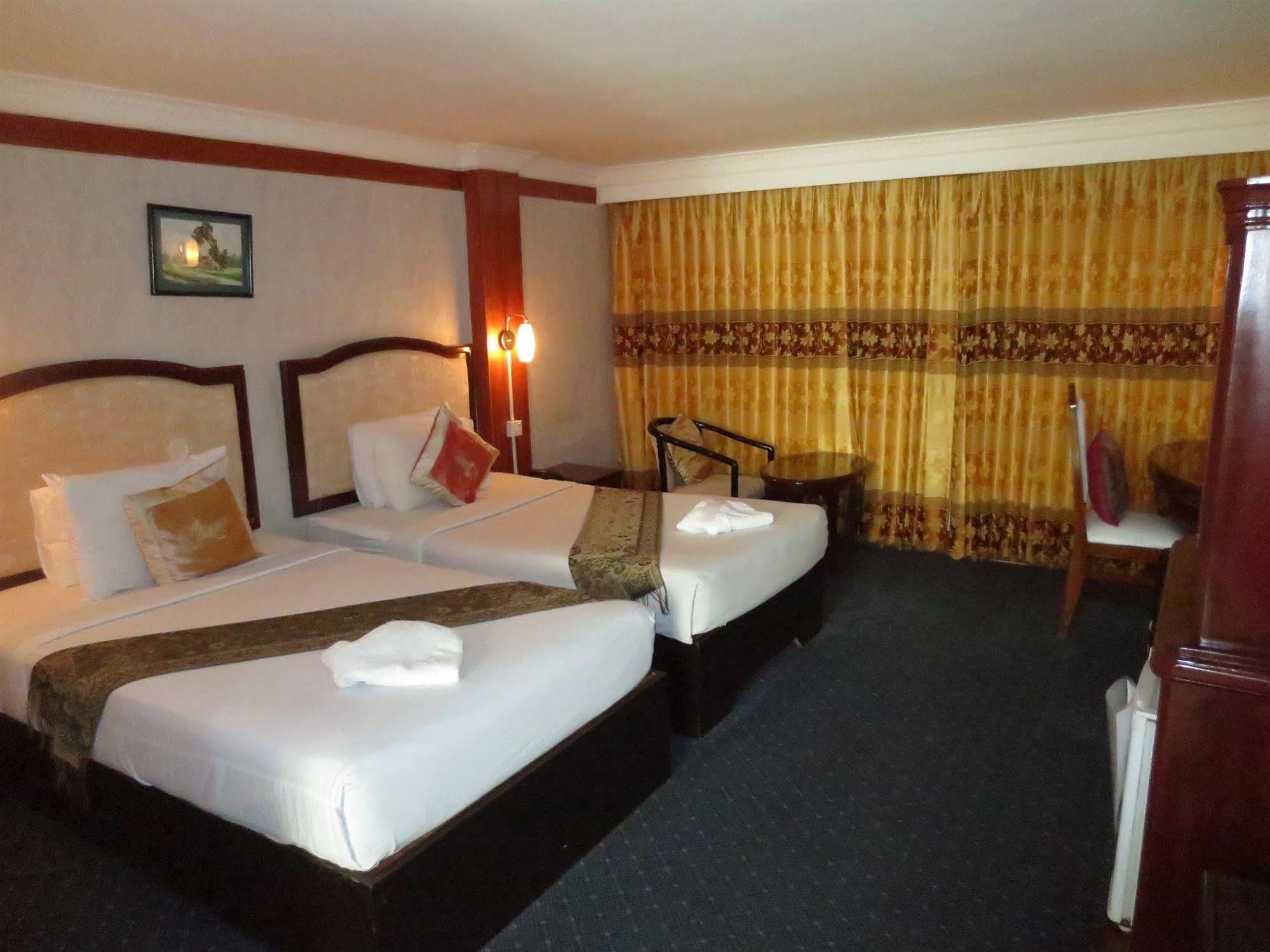 פנום פן Khmeroyal Hotel מראה חיצוני תמונה